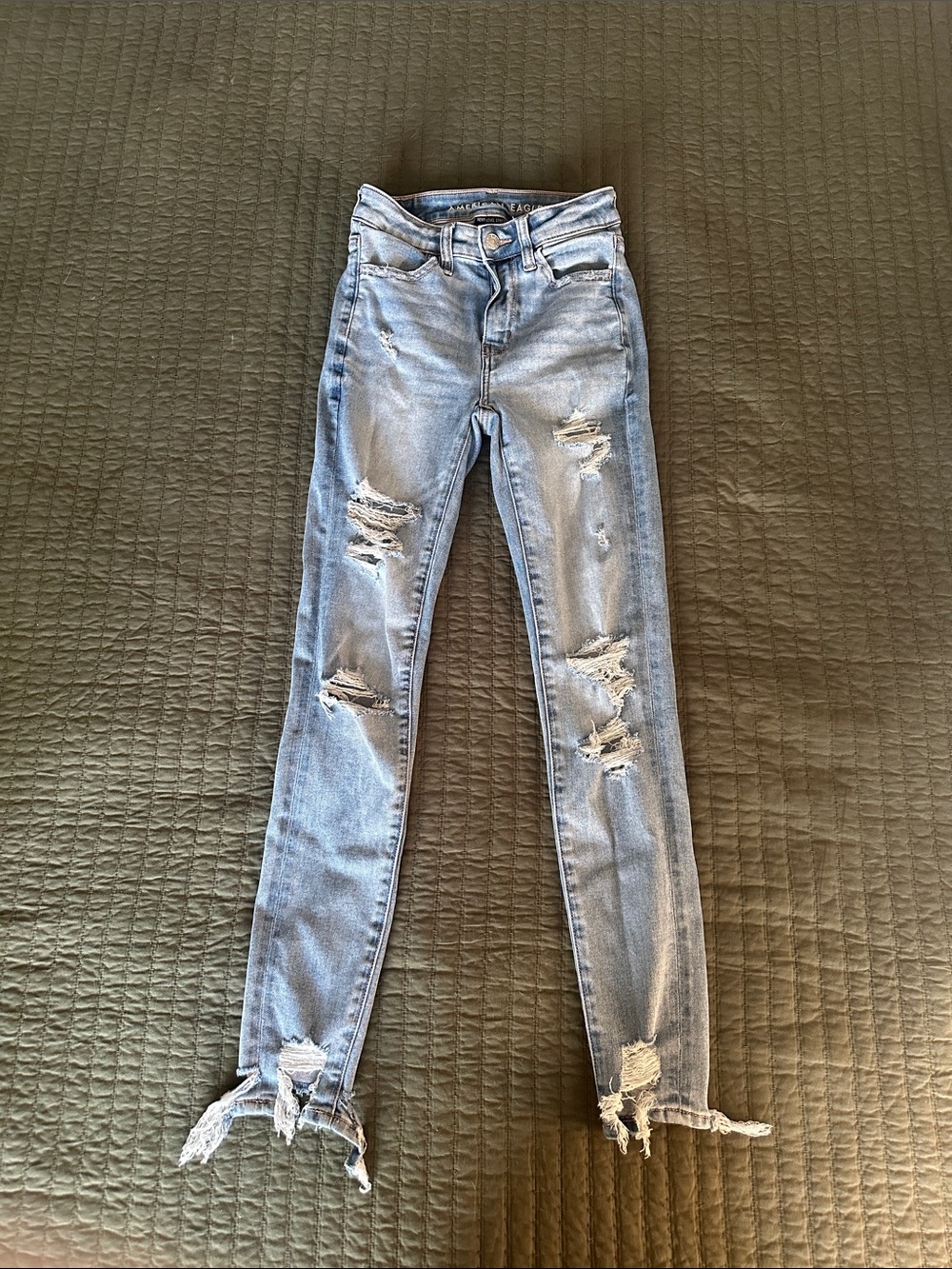 American Eagle Light Blue Ripped Women’s Skinny Jeans 00 Regular